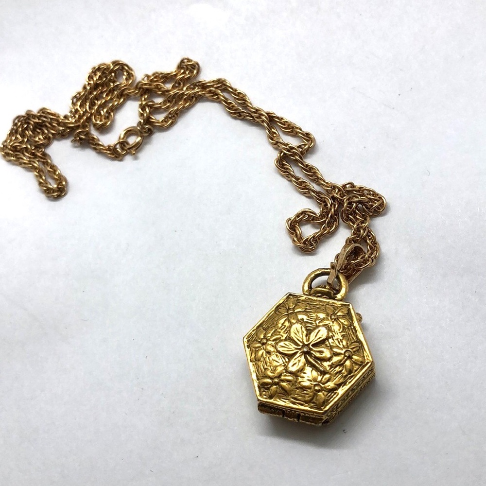VINTAGE GOLDETTE PENDANT